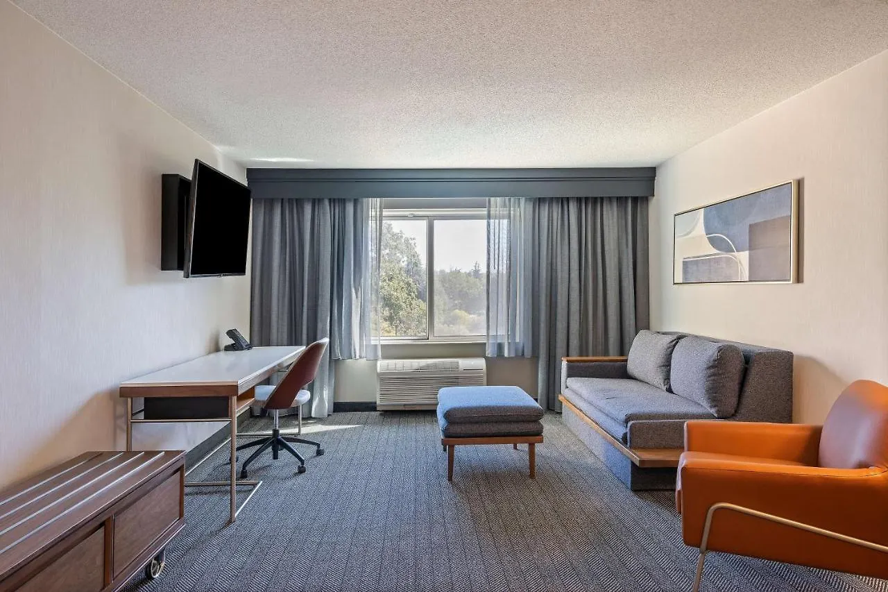 Sonesta Select Pleasant Hill Hotel